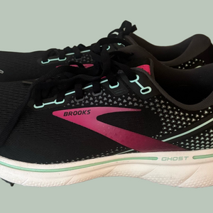 Brand New Brooks Women's Black and Pink Athletic Shoes Size 9Wide